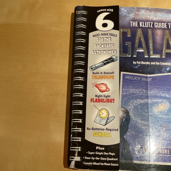 2 x Children’s SPACE books + plastic spacemen and vehicles - Picture 4 of 4